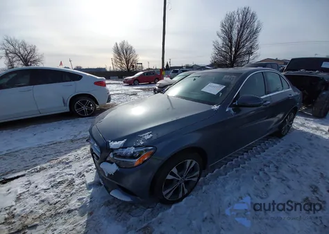 2019 Mercedes-Benz C 300 4Matic z USA, uszkodzony, nr VIN 55SWF8EB3KU291842